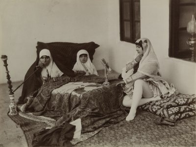 Damas reposando en el harén, finales del siglo XIX de Antoin Sevruguin