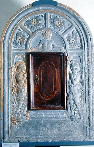 Cristo en Majestad sobre la Puerta del Cielo, flanqueado por dos ángeles, c.1470-80 de Antonio (attr. to workshop of) Rossellino