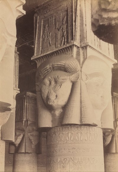 Dendera, Interior del Templo, Capiteles de Hathor, c. 1870s - 1880 de Antonio Beato