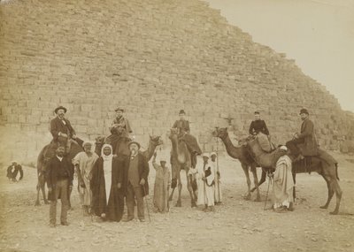 Familia de turistas en Giza, Egipto de Antonio Beato