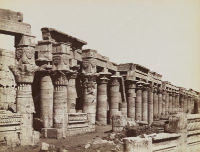 Philae, vista desde el sureste de la Columnata Oeste en el Templo de Isis de Antonio Beato