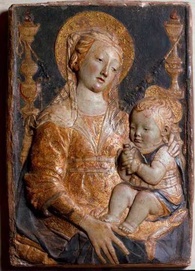 Virgen y Niño. Bajo relieve policromado de Antonio Rossellino
