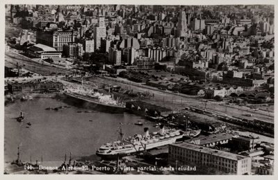 Puerto y vista parcial de la ciudad, Buenos Aires, Argentina de Argentinian Photographer