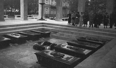 Memorial para soldados caídos en batalla, Mónaco de Armando Bruni