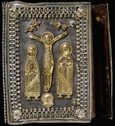 Encuadernación de Plata Dorada, Representando la Crucifixión de Cristo, con la Santa Madre de Dios y Santa María a Ambos Lados de Armenian School