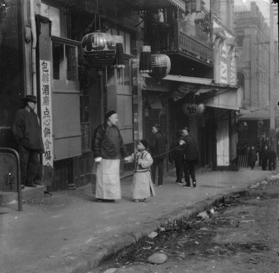 Una familia del Consulado, Chinatown, San Francisco de Arnold Genthe
