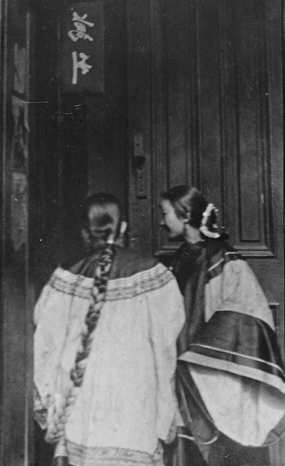 Vestidos para la fiesta, Chinatown, San Francisco de Arnold Genthe