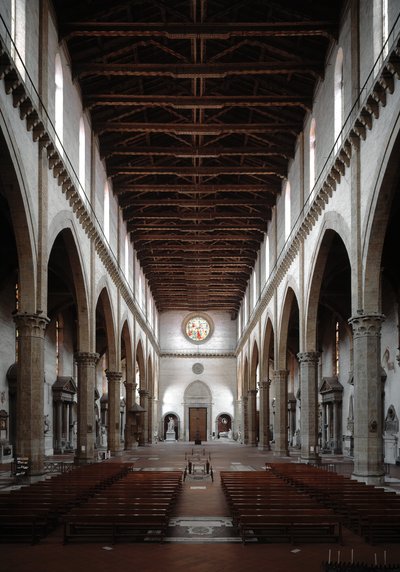 Renacimiento: vista interior de la Basílica Santa Croce proyectada por Arnolfo di Cambio (1245-1302/1310) 1294. Basílica Santa Croce, Florencia, Italia de Arnolfo di Cambio