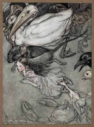 Alice y varios animales nadando, entre ellos una rata, un pato, un dodo, un cuervo, una comadreja, un cangrejo y un polluelo. de Arthur Rackham