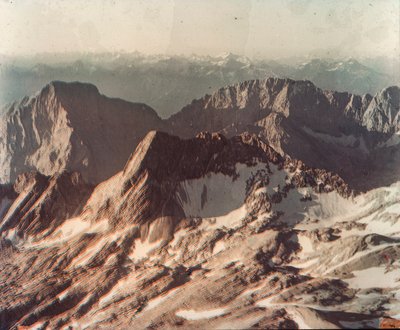 Fotografía aérea de las montañas alpinas tomada en placa de vidrio utilizando... de Arthur Traube
