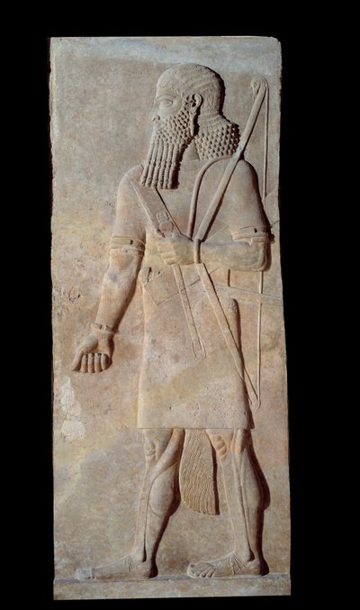 Arte Mesopotamia (Asiria): Guerrero en armas de la corte del palacio del rey de Asiria Sargón II (721 - 705 a.C.). París, Museo del Louvre de Assyrian