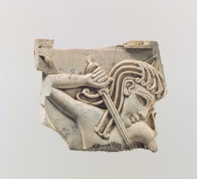 Placa de Mobiliario de Cloisonné con una Figura Sosteniendo una Espada, c. Siglos IX-VIII a.C. de Assyrian