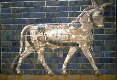 La Puerta de Ishtar, Babilonia. Relieve de toro, siglo VI a.C. de Assyrian