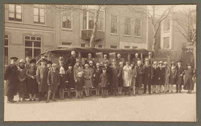 Retrato de grupo del personal de la fábrica de paraguas 