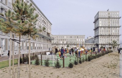 Edificio de viviendas en Le Havre (Sena Marítimo). Ciudad inscrita como Patrimonio de la Humanidad por la UNESCO el 15/07/2005. El Havre fue la ciudad más devastada de Francia durante la Segunda Guerra Mundial (1939-1945). Reconstruida bajo la dirección de de Auguste Perret