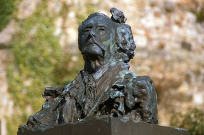 Busto de bronce por Jules Barbey d