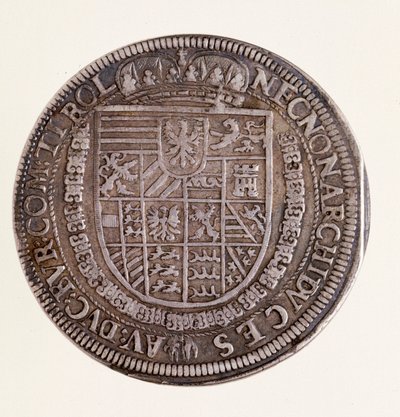 Moneda de plata (tálero) de Tirol: reinado del emperador Rodolfo II (1552-1612). Diámetro 4 cm Nápoles, museo arqueológico nacional de Austrian School