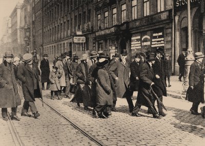 Lenin en Estocolmo con Ture Nerman y Carl Lindhagen el 13 de abril de 1917, 1917 de Axel Malmström