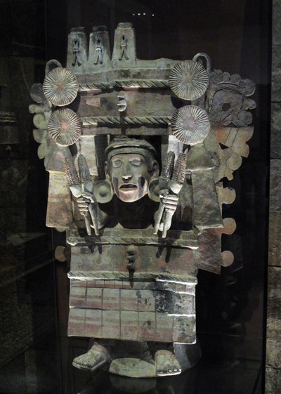 Incensario en forma de la diosa de la agricultura Chicomecoatl, Tláhuac, período Posclásico Tardío, c.1500 de Aztec
