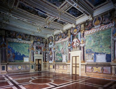Sala Real o de Hércules con frescos, Hércules Hally Baldassare Croce, escenas mitológicas y acontecimientos históricos de la ciudad de Viterbo, artesonado de madera, Ayuntamiento, antiguo Palazzo dei Priori, Viterbo, Lazio, Italia de Baldassare Croce