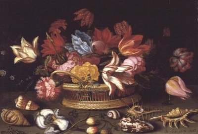 Una cesta de flores con conchas en un borde de Balthasar van der Ast