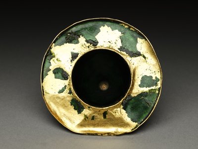 Tazón con tapa, platillo y cuchara con decoración astrológica, principios del siglo XIX de Baqir