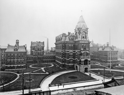 Cook County Hospital, c.1900, Chicago, Illinois, EE.UU., c.1900 (foto en b/n) de Barnes and Crosby