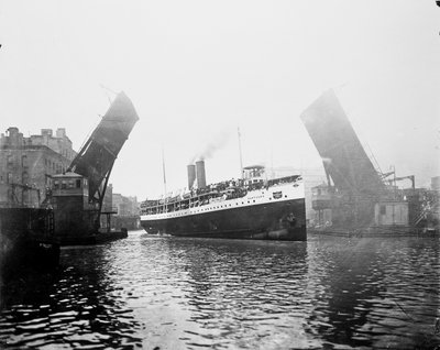 Barco Eastland, Chicago, Illinois, EE.UU., c.1900 de Barnes and Crosby