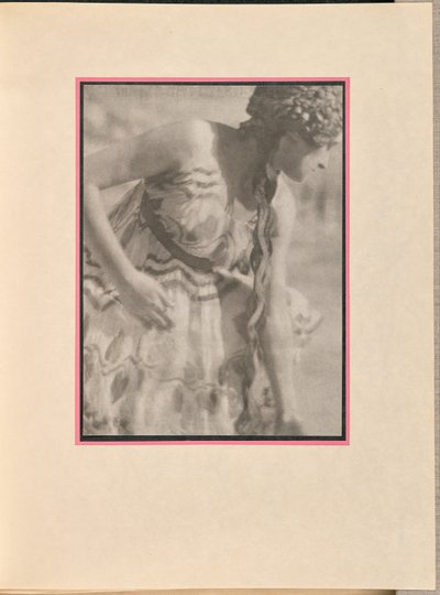 [Bailarina como ninfa, inclinándose] de Baron Adolf De Meyer