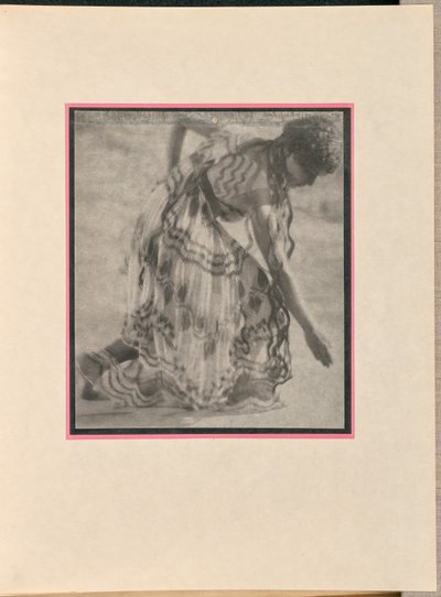 [Bailarina como ninfa, inclinándose] de Baron Adolf De Meyer