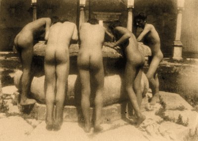 Estudio de cinco niños mirando un pozo, Sicilia, c.1900 de Baron Wilhelm von Gloeden
