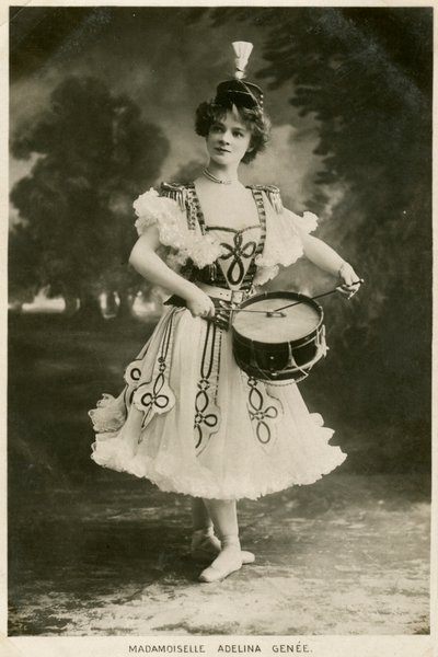 Adelina Genee, bailarina de ballet británica nacida en Dinamarca, c1906 de Bassano Studio