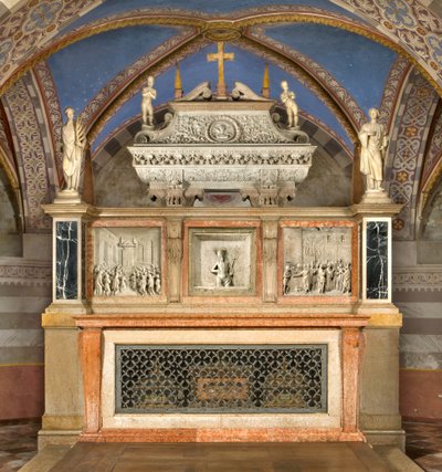 Cripta, Altar Mayor con el Arca de los Santos Marcelino y Pedro Exorcista, Realizado por Benedetto Briosco 1506-08, Recompuesto por Matteo Galletti 1609 de Benedetto Briosco