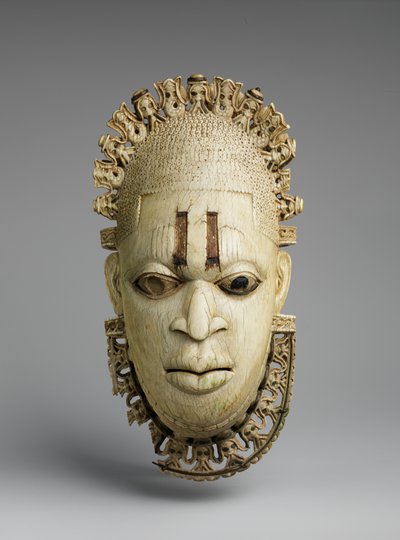 Máscara colgante de Iyoba (Reina Madre) de Benin Benin