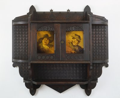 Gabinete de pared colgante con placas de cerámica, c. 1890s de Benn Pitman