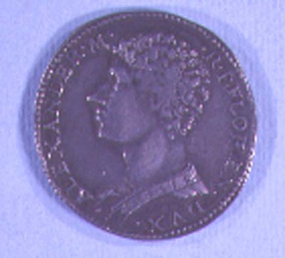 Moneda decorada con la cabeza de Alessandro de