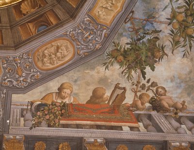 Damas, músico y cupidos en el balcón (detalle) de Benvenuto Tisi da Garofalo