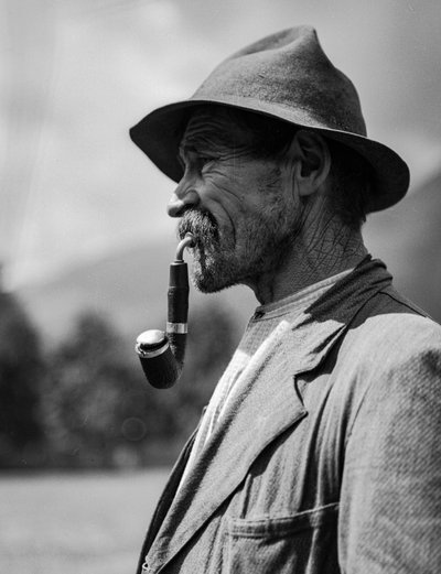 Campesino italiano con pipa de Bernard F. Rogers