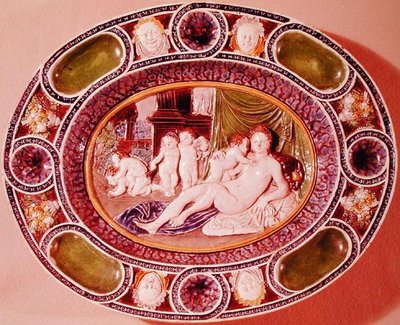 Plato ovalado que representa una figura femenina simbolizando la fertilidad (loza) de Bernard Palissy
