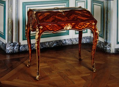 Secretaire de Luis XV estampado con las letras B.V.R.B de Bernard van Risenburgh II