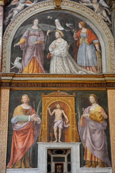 Santa Apolonia y Santa Lucía, en la parte superior, Ippolita Sforza rodeada de santos y monjas, fresco de Bernardino Luini en la iglesia de San Mauricio en el Monasterio Maggiore, Milán, Lombardía, Italia de Bernardino Luini