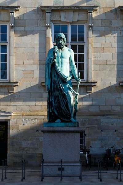 Asclepio de Bertel Thorvaldsen