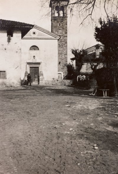 Álbum de la Primera Guerra Mundial en Friuli-Venecia Julia: la iglesia de Soleschiano Manzano, 01-03/1916 de Bietti Bietti