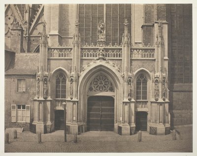Sin título [Fachada sur del transepto de la catedral de San Miguel y Santa Gúdula en Bruselas, Bélgica]. de Bisson Frères