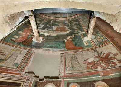 Transepto Norte, Altar de San Miguel Arcángel, detrás del retablo los frescos de Bonifacio Bembo, Virtud Fe y Humildad, Coronación de la Virgen y Cristo rodeado de Ángeles de Bonifacio Bembo