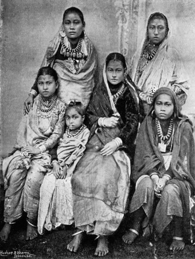 Esposas e hijos de los soldados del 44º Gurkhas, 1896 de Bourne and Shepherd