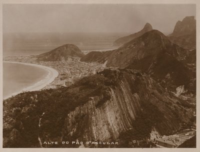Vista desde la cima del Pan de Azúcar, Río de Janeiro (foto b/n) de Brazilian Photographer