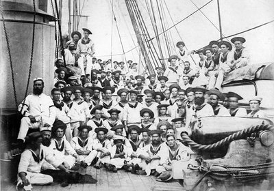Compañía a bordo del HMS Eclipse, c.1888 de British Photographer