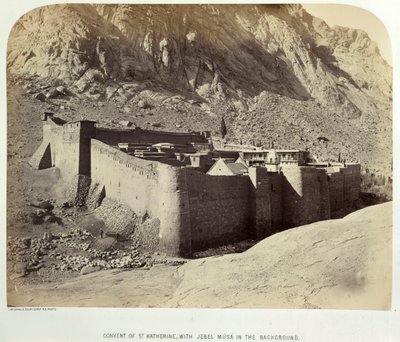 Convento de Santa Catalina con Jebel Músá al fondo, del Ordnance Survey of the Peninsula of Sinai de British Photographer
