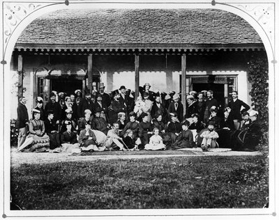 Grupo - Casa de Gobierno, c.1871 de British Photographer